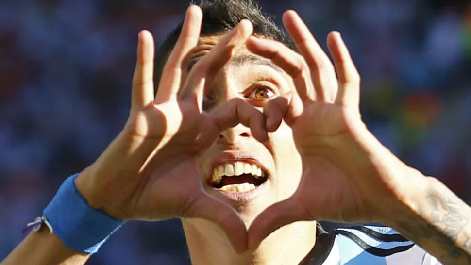 CORAZÓN. El festejo del argentino tras su gol. REUTERS