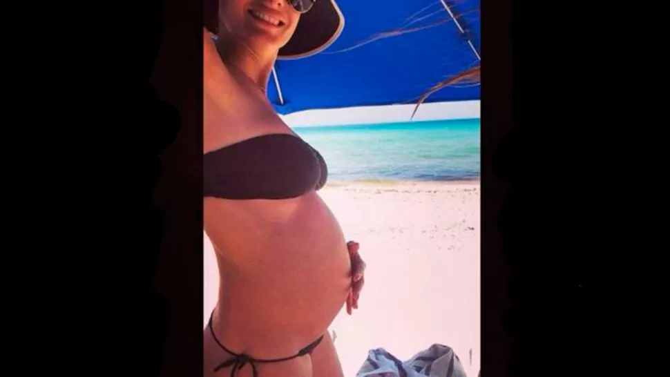 FELIZ. Pampita muestra su embarazo con una sonrisa en la cara. FOTO TOMADA DE @PAMPITAOFICIAL