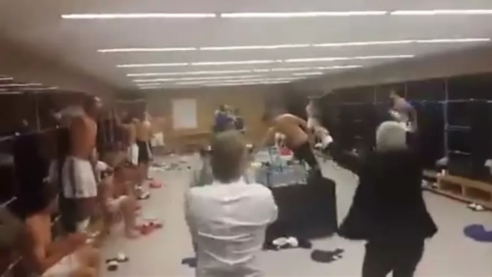 TODOS JUNTOS. La delegación argentina se desahogó en el Arena Corinthians. CAPTURA DE VIDEO