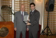 Daniel Dessein fue galardonado por   su labor periodística