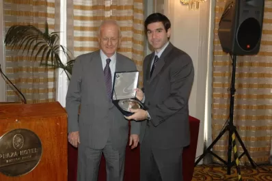 Daniel Dessein fue galardonado por   su labor periodística