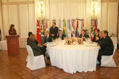 Alperovich tendrá un almuerzo íntimo con cinco presidentes