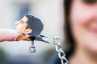 Crean un juguete sexual basado en la mordida de Luis Suárez