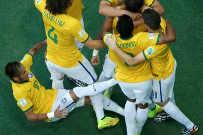 El porrazo de Neymar en el festejo del gol brasileño