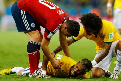 Video: así fue la jugada de la fractura de Neymar