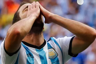 El jugadón de Higuaín que pegó en el travesaño