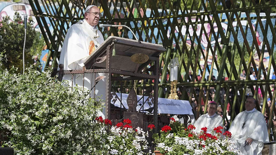 MUY CLARO. El Papa habló frente a cientos de personas. FOTO REUTERS. 