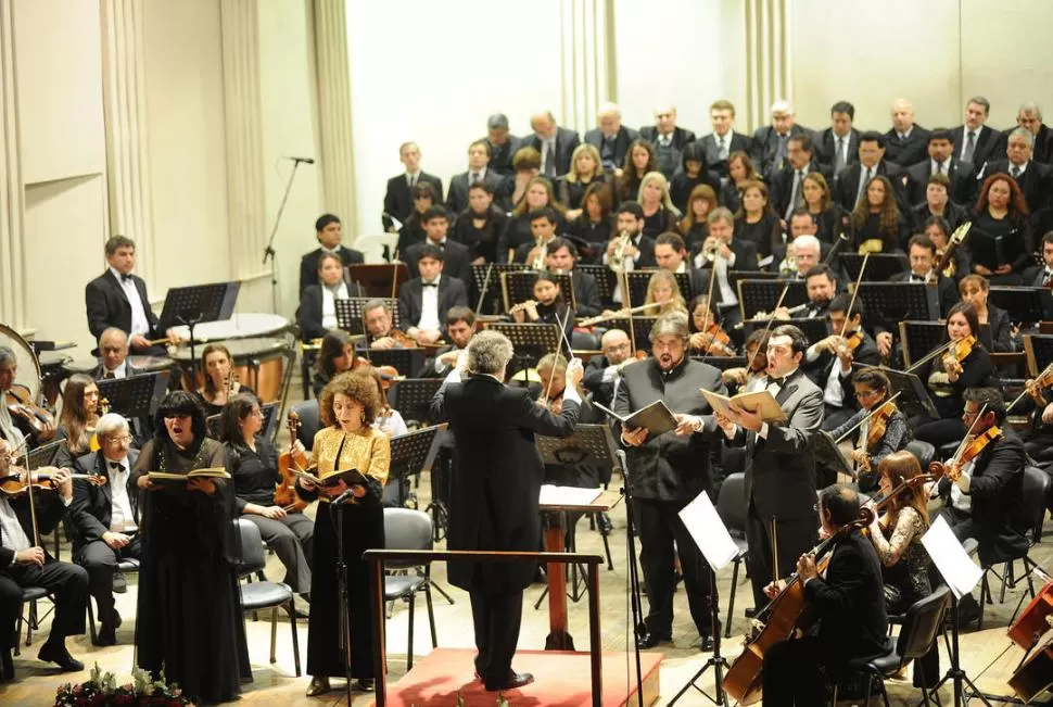 TUTTI. Los solistas, la orquesta y el coro, una multitud en una gran partitura. la gaceta / foto de hector peralta