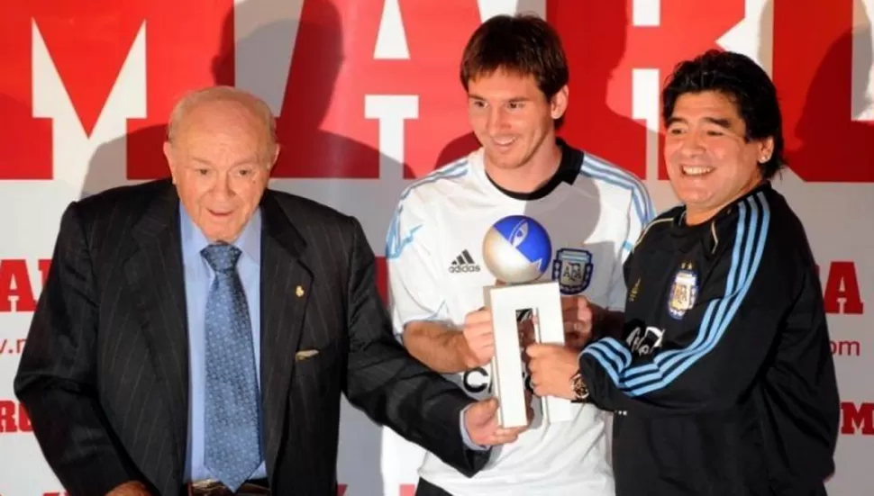 TRES GRANDES. Di Stéfano, Messi y Maradona, representantes del fútbol argentino. TÉLAM