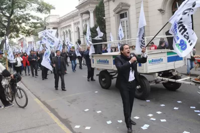 La Bancaria protestó en las calles del centro y no hubo atención al público