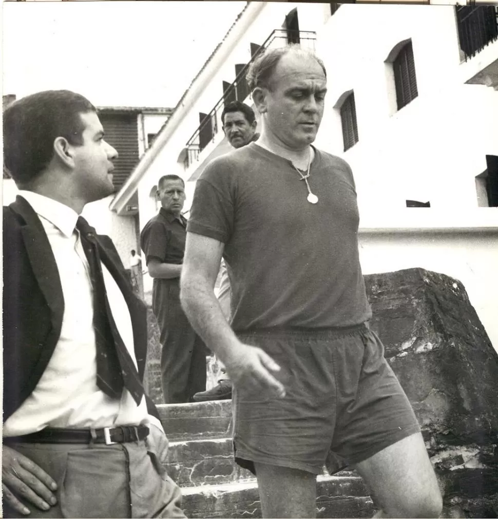 ENCUENTRO. José Elsinger, periodista de LA GACETA, charló con Di Stéfano mientras Boca estuvo en San Javier. 