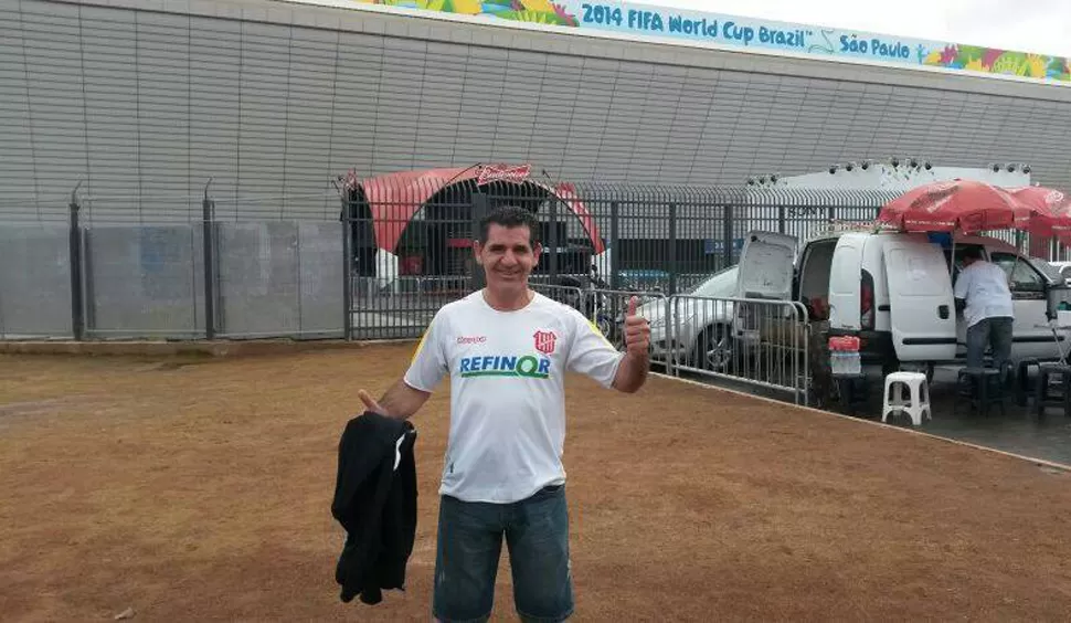 ASOMBRADO. A Manuel le impactó la imponencia del estadio de Itaquera. LA GACETA / FOTO DE GUILLERMO MONTI