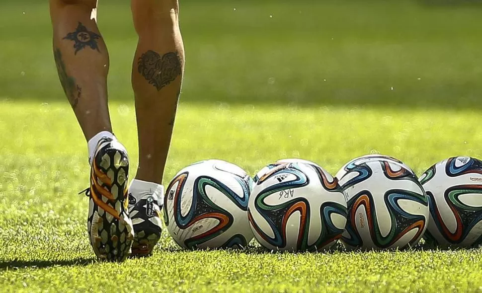 FUERA DE JUEGO. Di María sufrió un desgarro en la pierna derecha en el partido contra Bélgica. Primero se pensaba que quedaba fuera del Mundial pero ahora se confía en que llegaría a una eventual final. 