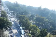 Gorras, banderas, miles de “combos patrios” y más de 500 colectivos