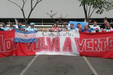 Entre cargadas a Brasil y locura por conseguir tickets