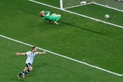 Le apunté a la cabeza del arquero para romperlo todo, confesó Maxi Rodríguez