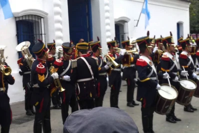 Granaderos interpretó Brasil decime que se siente