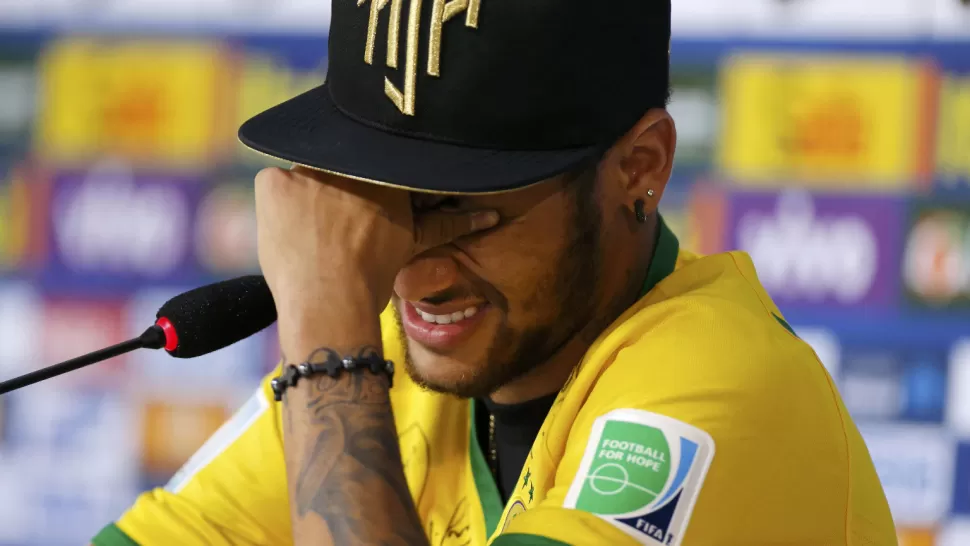 LLANTO. Neymar lloró cuando habló de la derrota de Brasil ante Alemania y de su lesión en el partido con Colombia. REUTERS 
