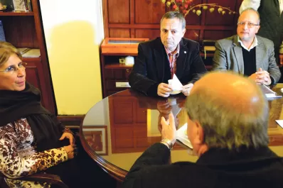 Bardón sugirió a los docentes que revisen la oferta salarial y que recapaciten para que haya clases