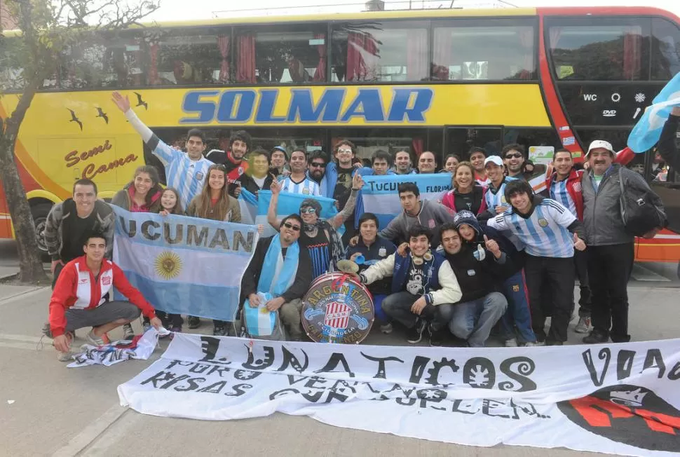 TODO LISTO. La hinchada tucumana estará presente en las calles de Río de Janeiro; los viajeros llegarán el sábado por la tarde y estarán de regreso el miércoles en Tucumán: todos esperan volver campeones.  