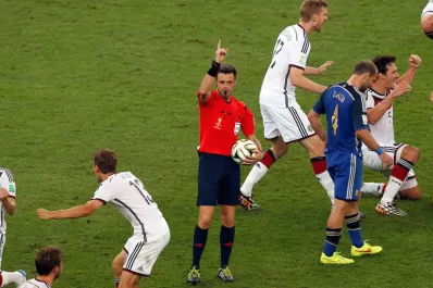 Antes Codesal, ahora Rizzoli: los árbitros que perjudicaron a la Argentina