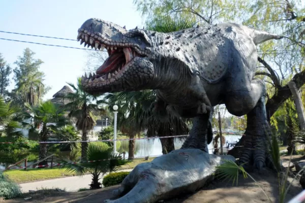 En Famaillá, hasta el tiranosaurio rex quiere comer locro