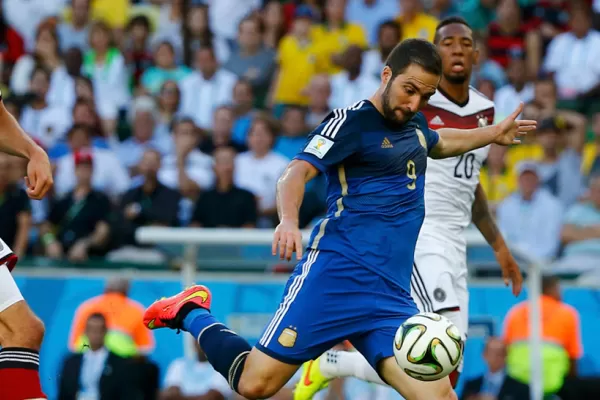 Video: el mano a mano que se perdió Higuaín