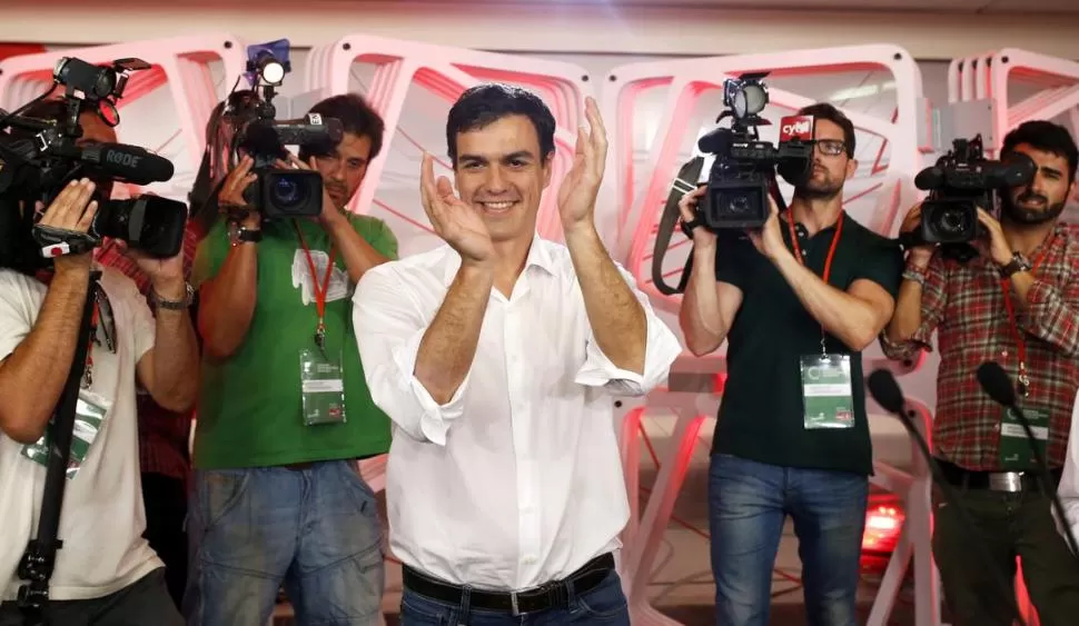 JOVEN. Pedro Sánchez, de 42 años, recibió el 49% del voto militante. REUTERS