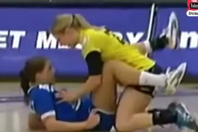 El sexy blooper de dos jugadoras de handball