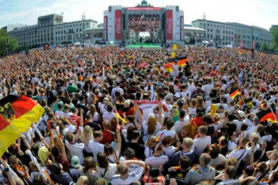 Un muerto, heridos y racismo en los festejos de Alemania