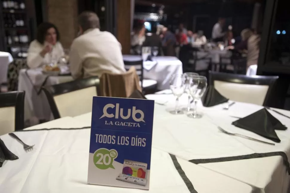 SALIDAS. Una opción para celebrar el Día del Amigo es salir a comer y aprovechar los descuentos del Club. la gaceta / foto de diego aráoz