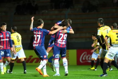 San Lorenzo venció sin  sobresaltos a Almirante Brown