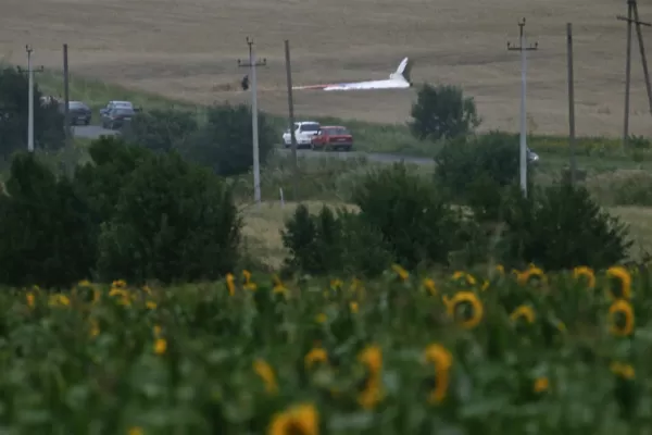 Hallan la caja negra de avión derribado en Ucrania