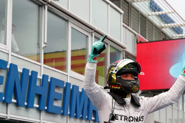 Nico Rosberg barrió de punta a punta en Hockemheim