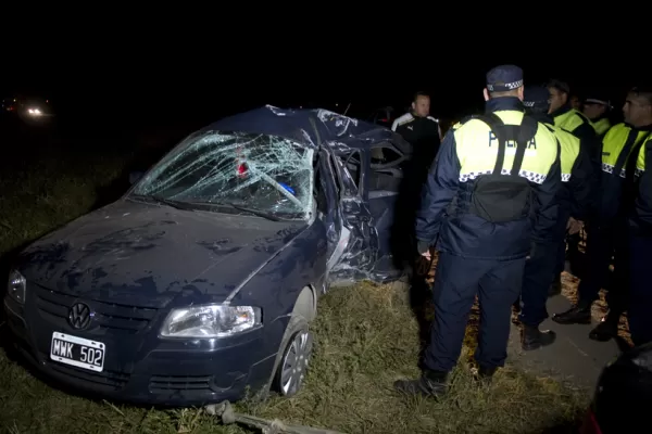 Chocó contra una columna de luz y murió