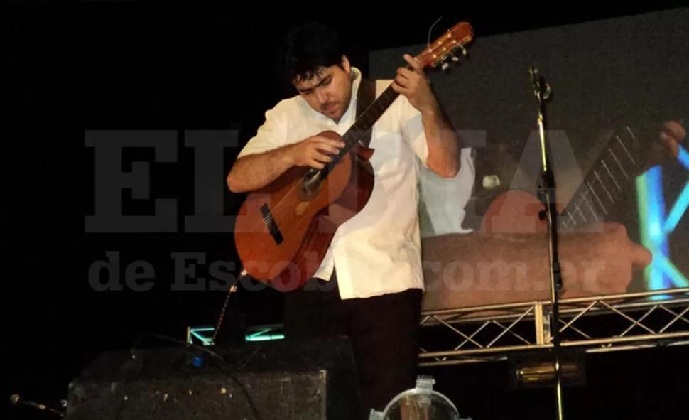 TALENTOSO. Pecchia es guitarrista. eldiadeescobar.com.ar