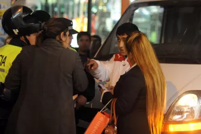 Transeúntes y agentes de tránsito pelearon por el secuestro de una moto