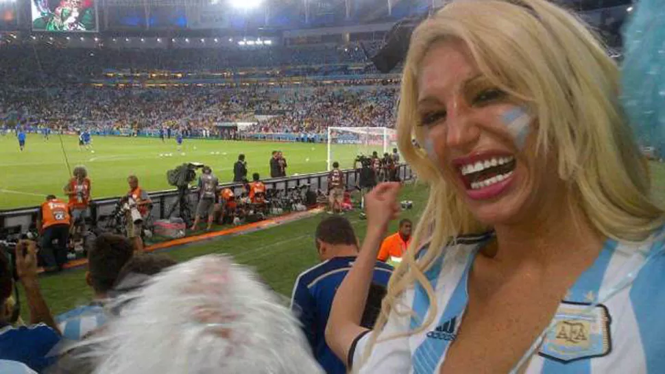 SONRIENTE. Vicky Xipolitakis disfrutó el Mundial en Brasil. FOTO TOMADA DE EXITOINA.COM