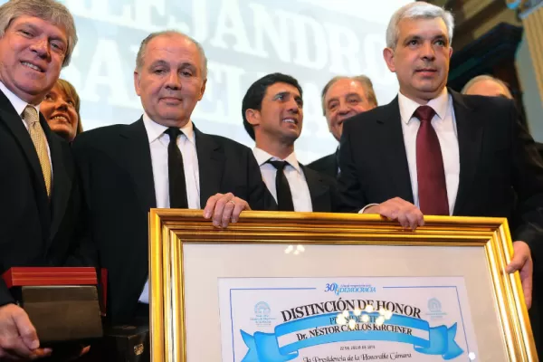 El cuerpo técnico del seleccionado argentino fue homenajeado en el Congreso