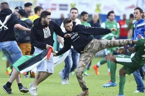 Propalestinos ingresaron al campo para agredir a jugadores israelíes