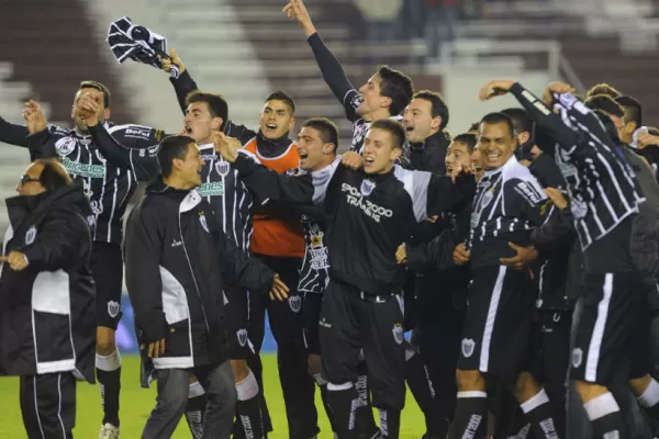 Estudiantes de Buenos Aires sorprendió a Vélez y está en octavos