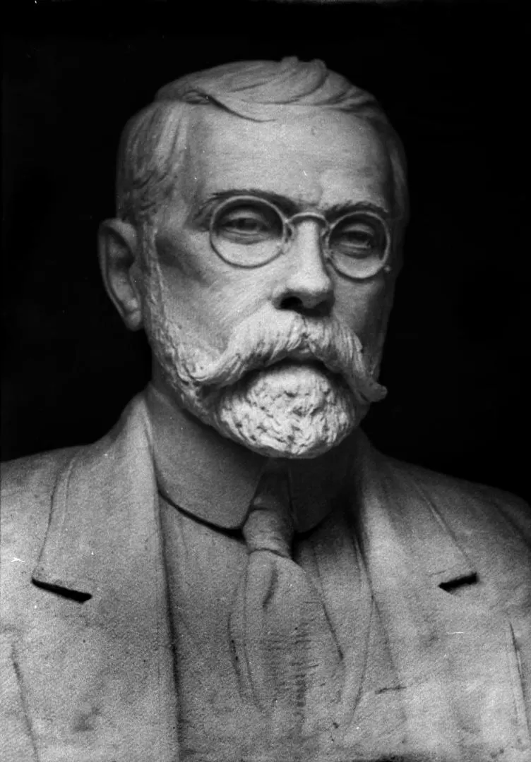 PAUL GROUSSAC. Un busto que modeló Juan B. Finocchiaro, escultor que residió varios años en Tucumán. la gaceta / archivo