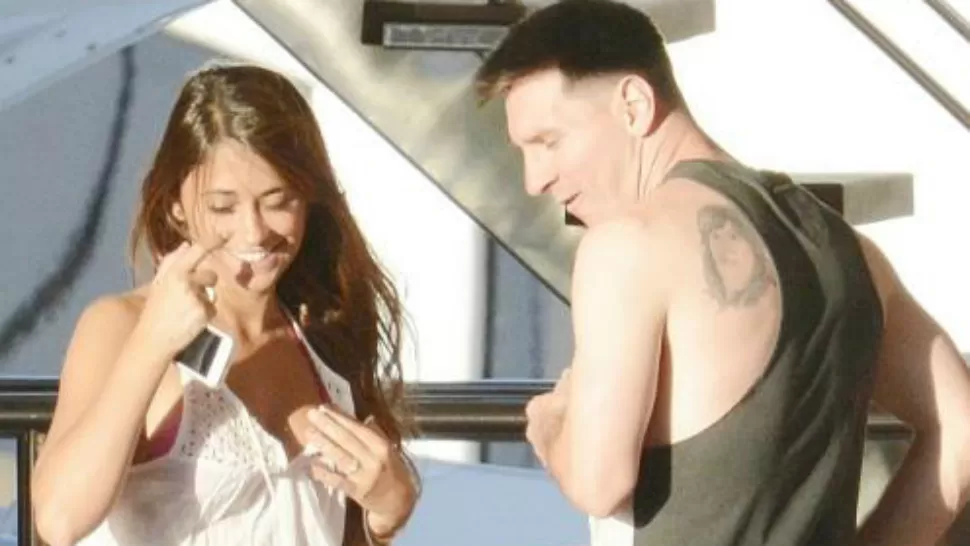 DE PASEO. Lionel Messi disfrutó junto a su familia en el yate durante su estadía en la lista de Capri. 