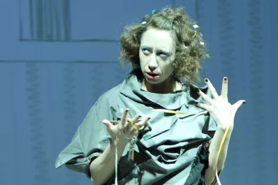 “La invisible” busca recuperar el placer del juego infantil