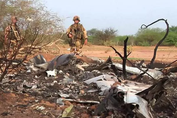 Hallan los restos y confirman que no hay sobrevivientes en el avión que se estrelló en Mali