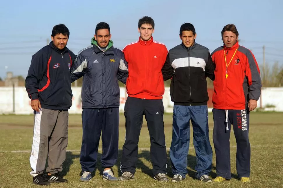 REFUERZOS. Ramón Fernández, Mario Nóblega, Luis Rodríguez y Sergio Amaya (izquierda a derecha), junto con Floreal García. 