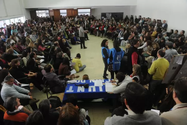 Los docentes universitarios evaluarán hoy continuidad del paro en las 13 facultades