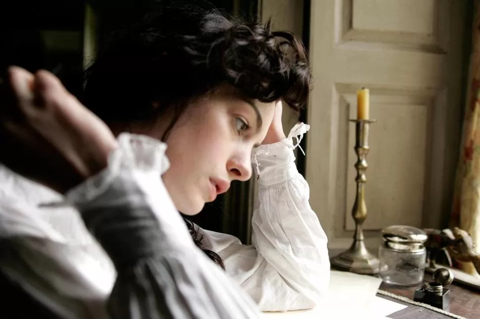 MISTERIOSO TESTAMENTO. En “Becoming Jane”, la actriz Anne Hathaway interpretó a la atormentada autora de “Orgullo y prejuicio”.  