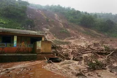 Un enorme alud deja al menos 10 muertos y 150 desaparecidos en la India