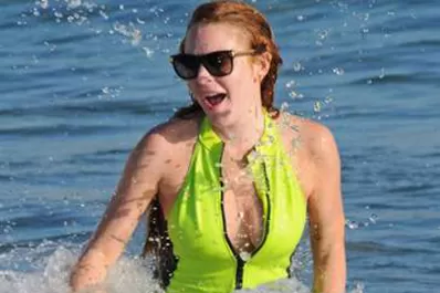 Lindsay Lohan mostró su desmejorada figura en Ibiza
